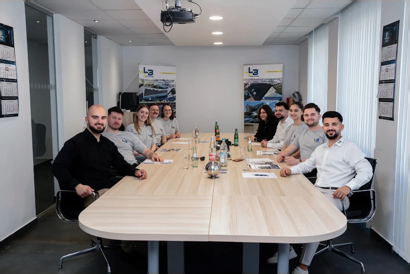 Beratungs- und Planungsteam von LB-Solartec bei der Projektbesprechung im Büro in Siegburg