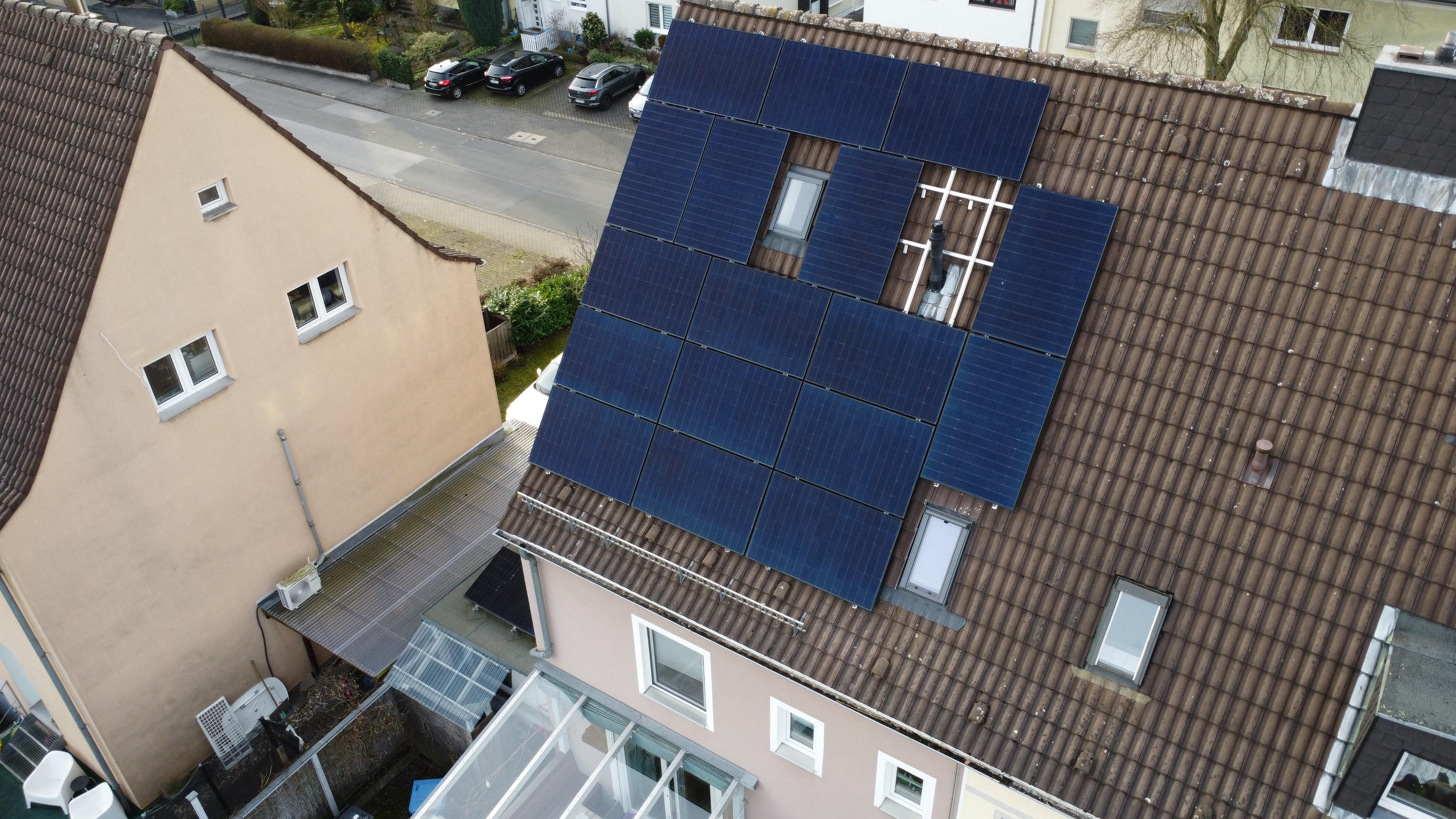 Solardachziegel vs. klassische Solar-Module — Der ehrliche Vergleich